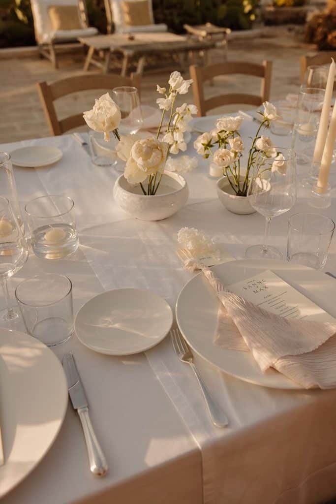 Minimalismul cald: de ce părinții aleg decoruri aerisite și materiale naturale