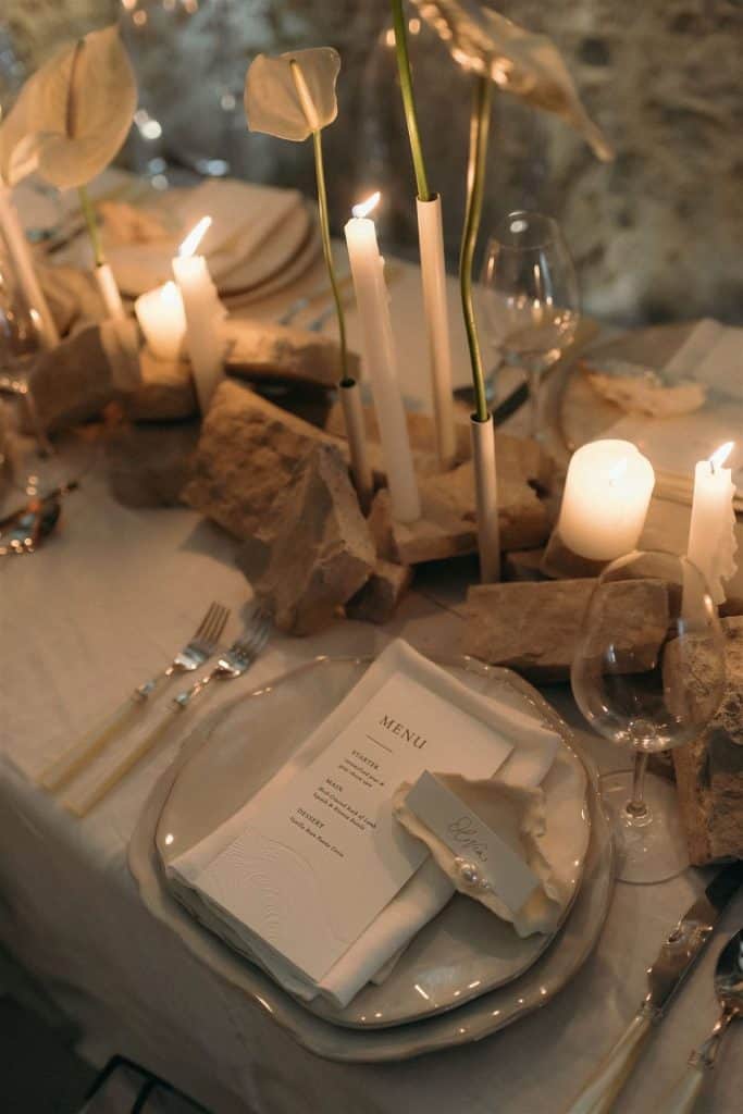 Minimalismul cald: de ce părinții aleg decoruri aerisite și materiale naturale