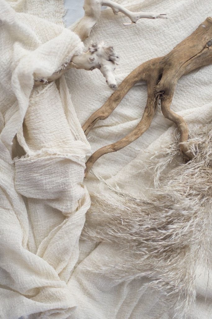 Minimalismul cald: de ce părinții aleg decoruri aerisite și materiale naturale