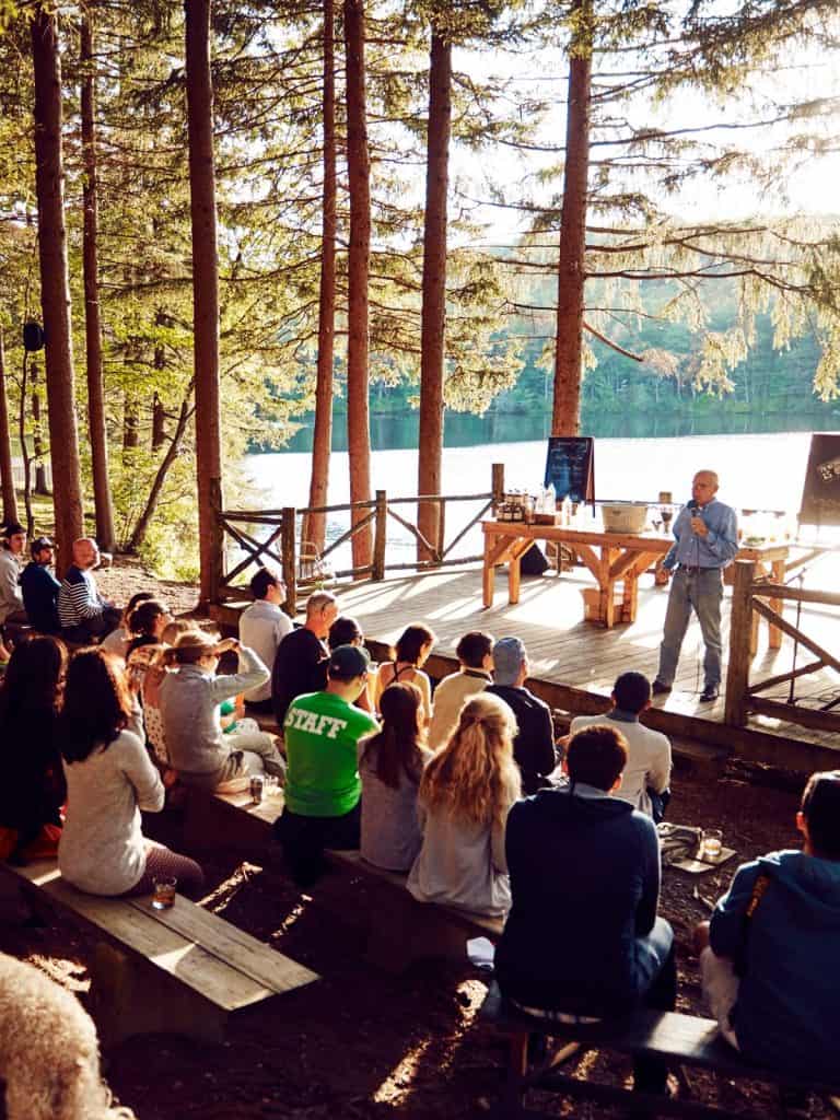 Retreat-uri corporate care chiar funcționează: ce urmăresc și ce lasă în urmă