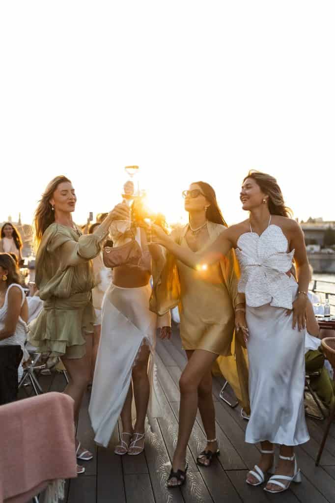 Evenimente care combină vacanța cu celebrarea: noua formă de a marca momente importante