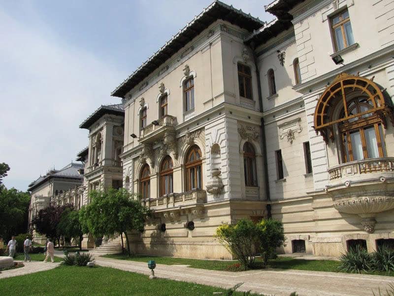 Seri exclusiviste în locații istorice: cum evenimentele găsesc rafinament printre ziduri vechi