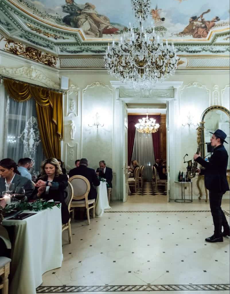 Seri exclusiviste în locații istorice: cum evenimentele găsesc rafinament printre ziduri vechi