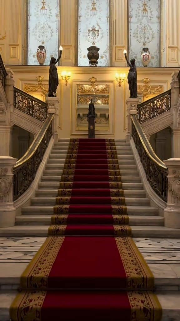 Seri exclusiviste în locații istorice: cum evenimentele găsesc rafinament printre ziduri vechi