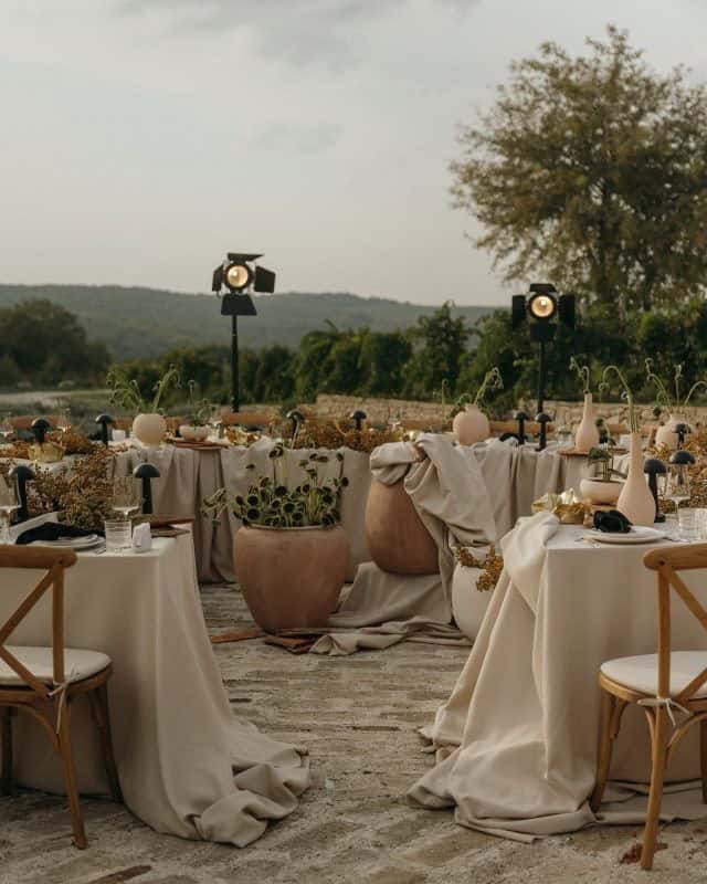 Evenimente în aer liber cu scenografie naturală