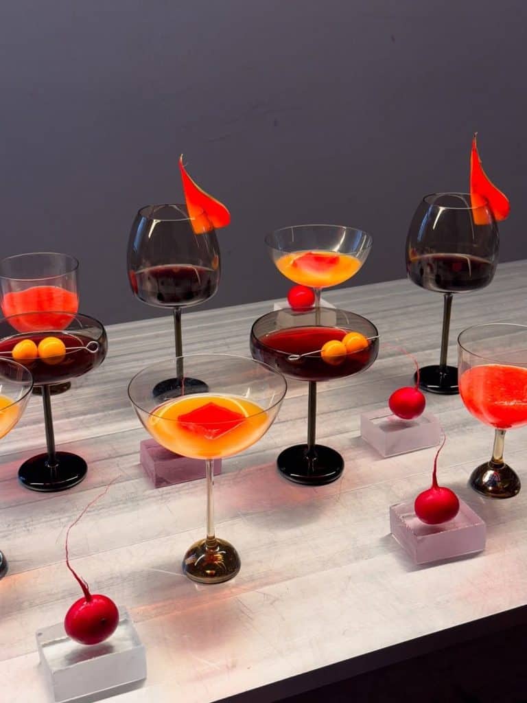 Cocktailuri semnătură pentru petreceri sofisticate
