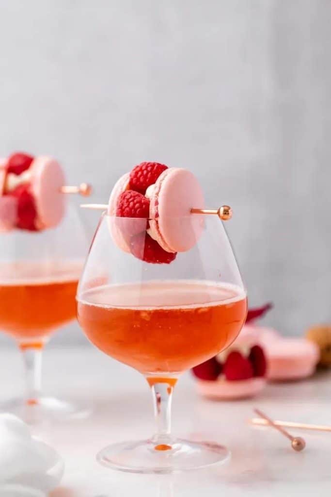 Cocktailuri semnătură pentru petreceri sofisticate