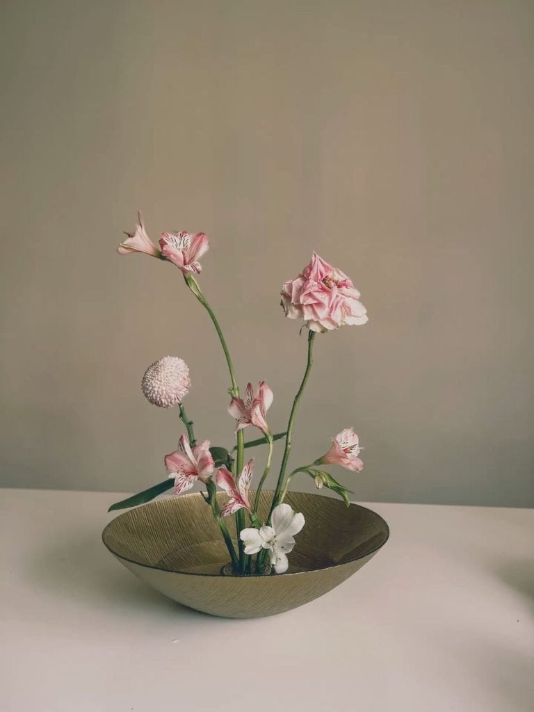 Diferențele între nunțile japoneze și europene — cu focus pe design floral și estetică