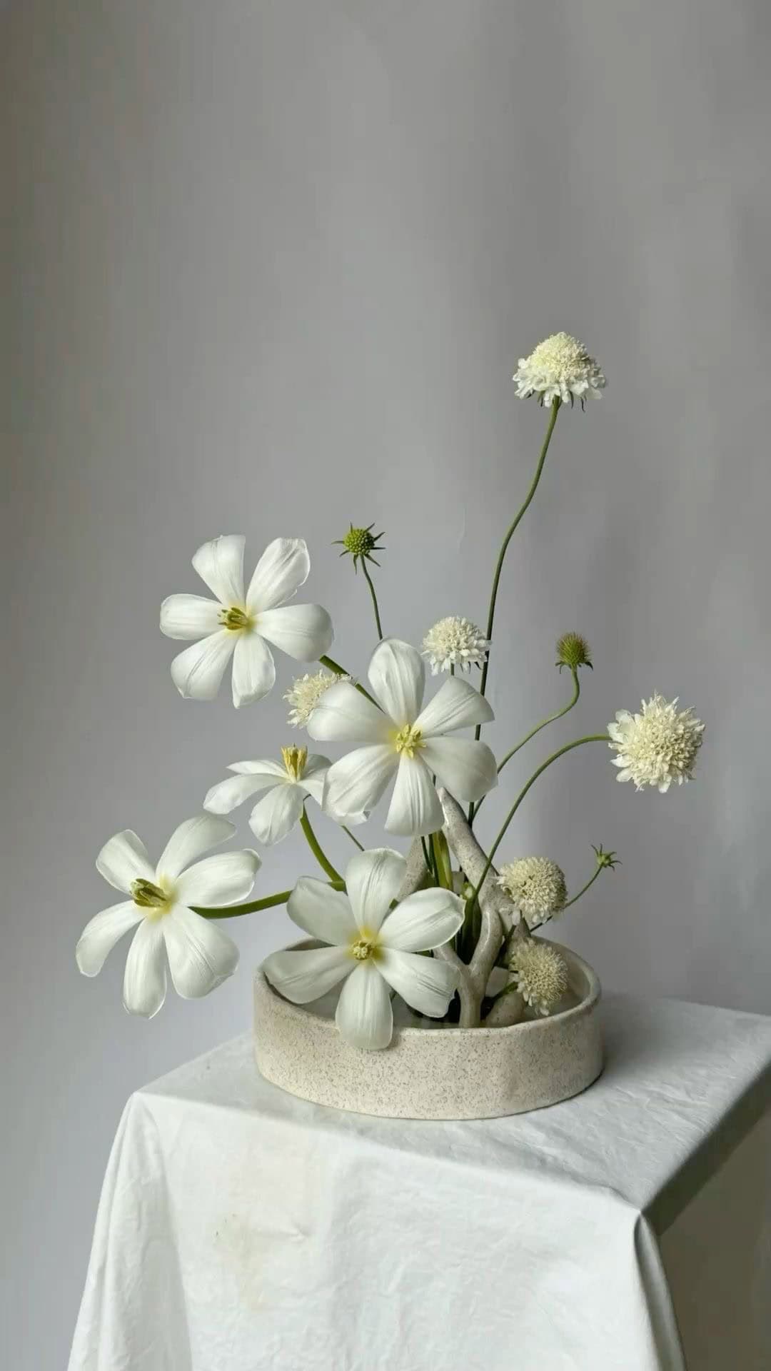 Aranjamente florale japoneze – arta ikebana și estetică florală pentru nunți și evenimente