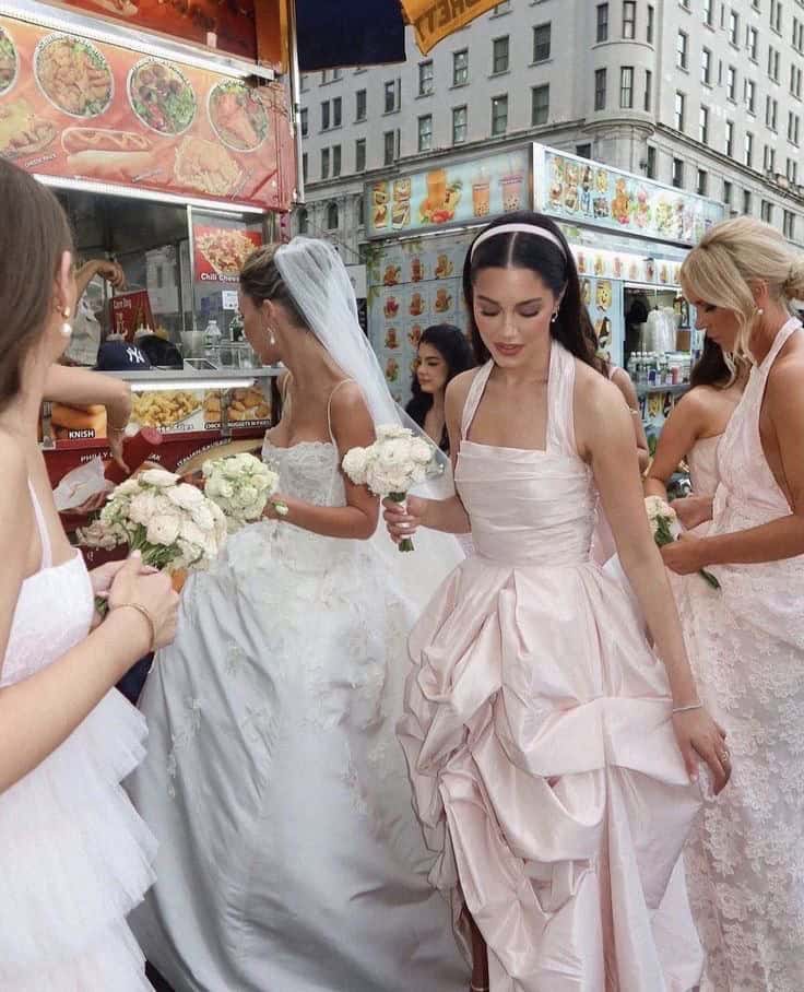 Este potrivit să porți alb la nuntă dacă nu ești mireasa?