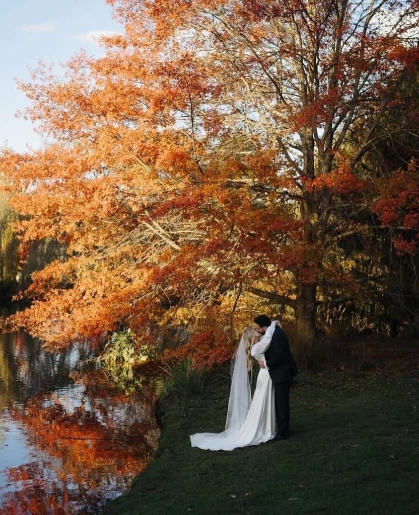 Nuntă de toamnă: eleganță caldă, peisaje spectaculoase și detalii cu personalitate