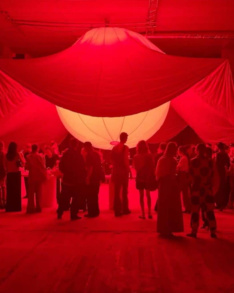 Ce înseamnă cu adevărat un eveniment „conceptual” în 2026