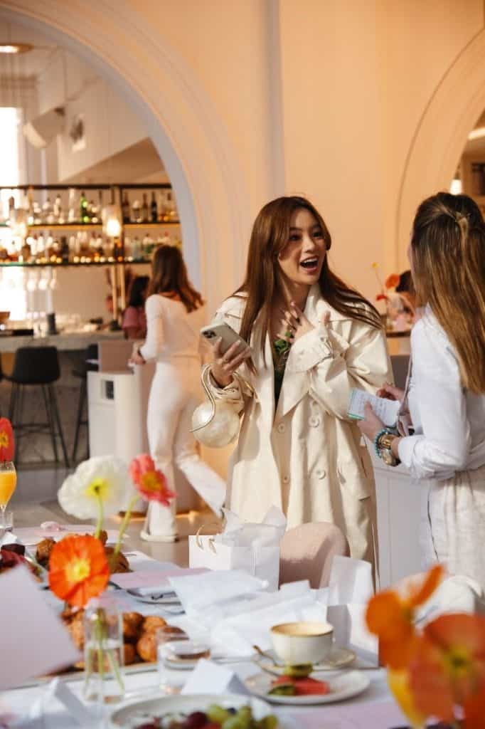 Psihologia experienței în evenimente: de ce oamenii țin minte emoția, nu decorul