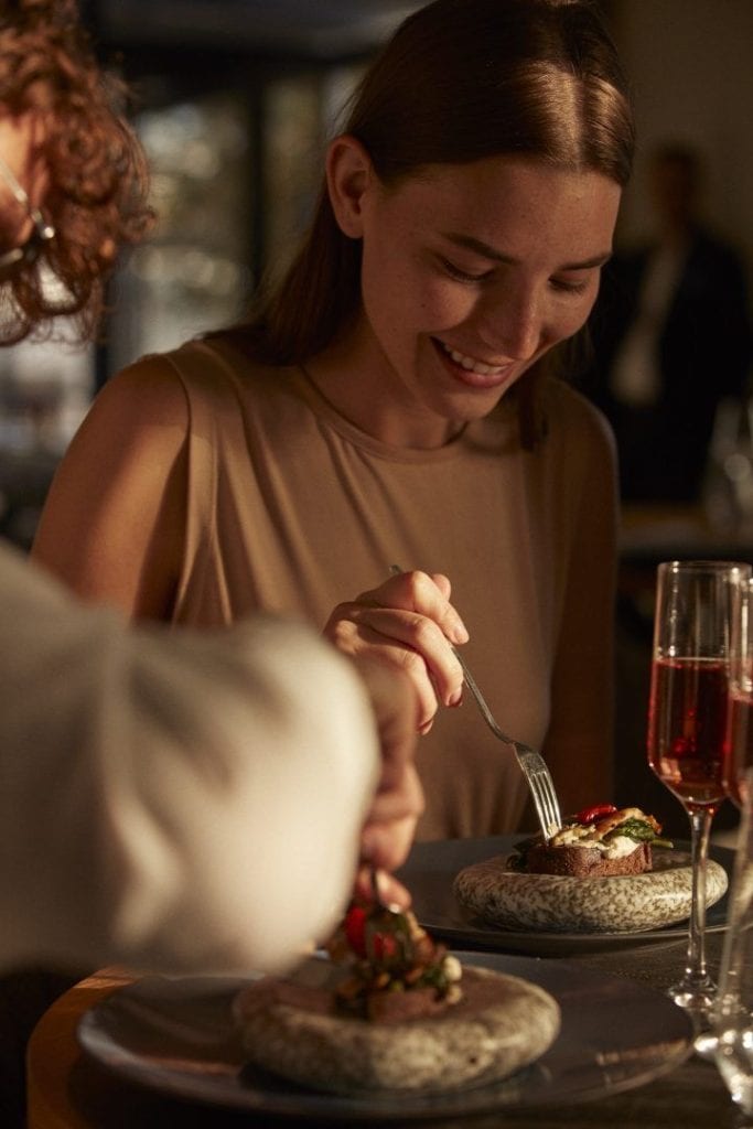 Food pairing în evenimente: arta de a crea emoție prin gust