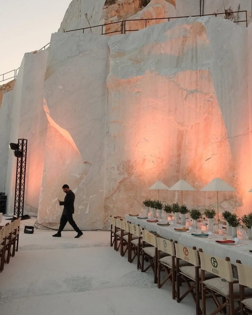 În organizarea unui eveniment, două roluri sunt frecvent confundate: event planner și stylist.