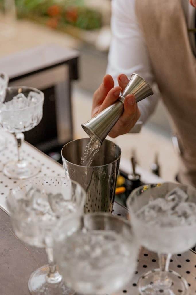 Mixologist experience: detaliul care schimbă dinamica unui eveniment