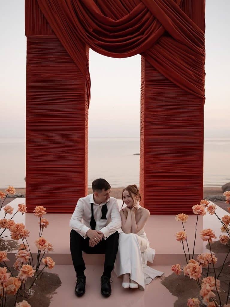 În organizarea unui eveniment, două roluri sunt frecvent confundate: event planner și stylist.