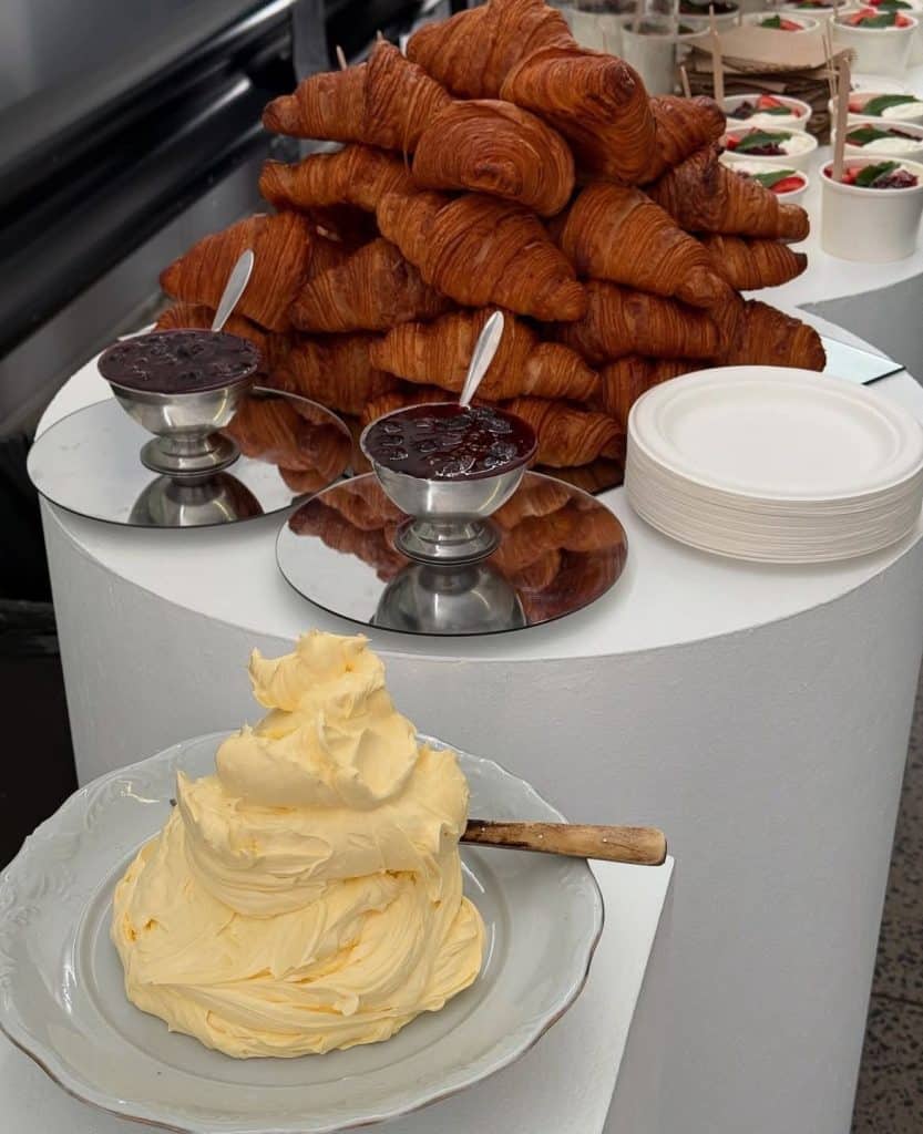 Brunch-ul ca format de eveniment: de ce a devenit alegerea preferată în 2026