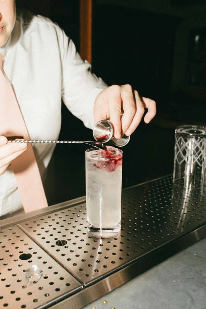 Mixologist experience: detaliul care schimbă dinamica unui eveniment