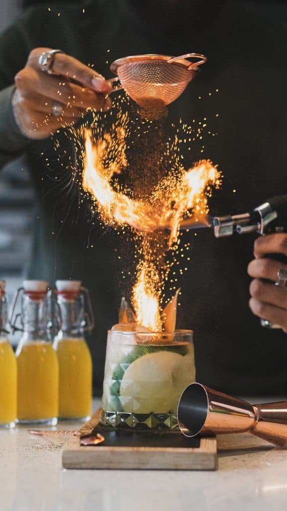 Mixologist experience: detaliul care schimbă dinamica unui eveniment