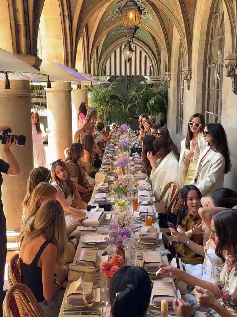 Brunch-ul ca format de eveniment: de ce a devenit alegerea preferată în 2026